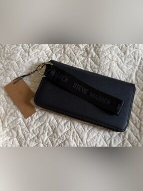 Steve Madden Black Textured Zip Wristlet Wallet